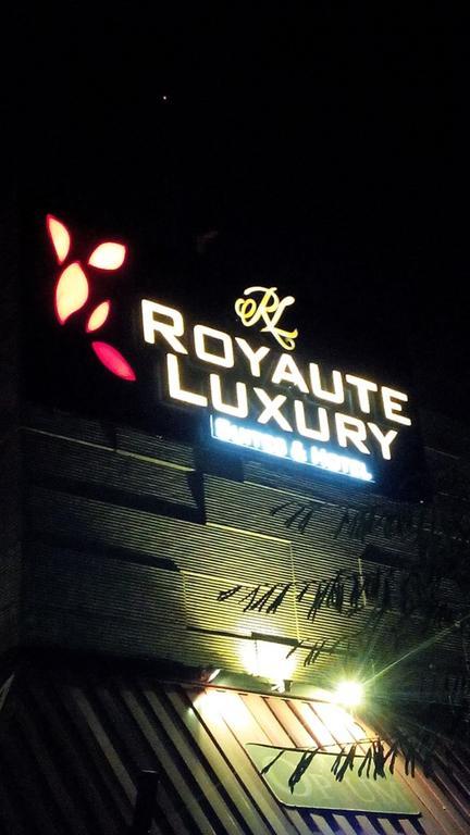 Royaute Luxury Suites And Hotel Gulberg Lahore Exterior foto